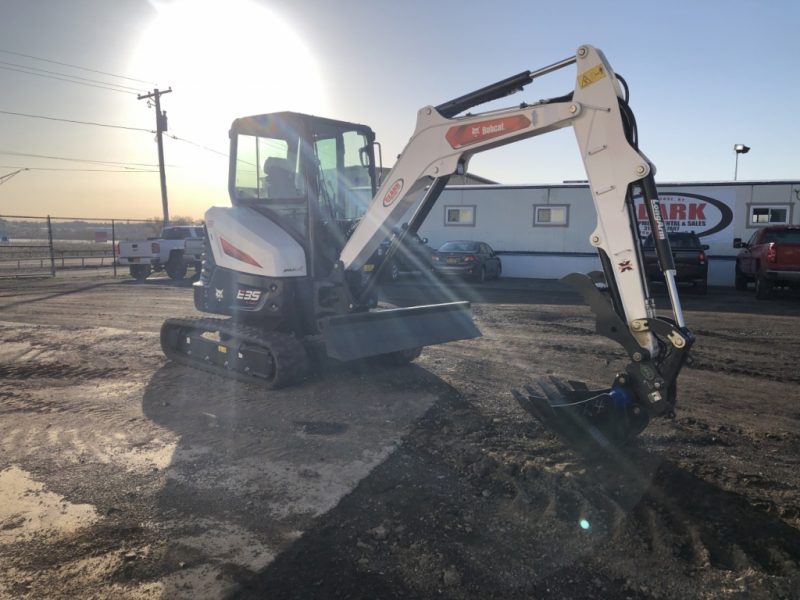 BOBCAT E35R2 HYD THUMB/COUPLER