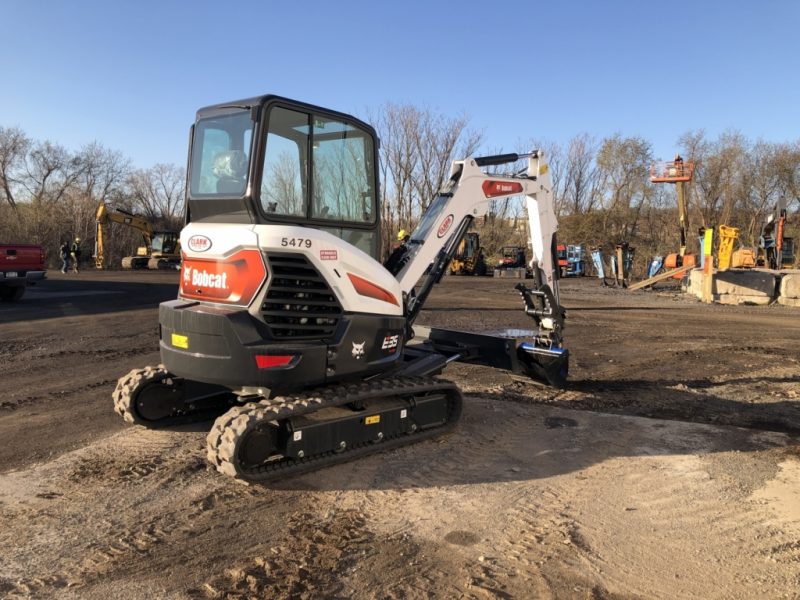 BOBCAT E35R2 HYD THUMB/COUPLER