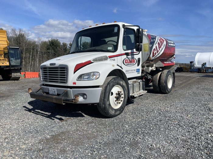 FREIGHTLINER MT106 4X2 2k GalWATER TRUCK