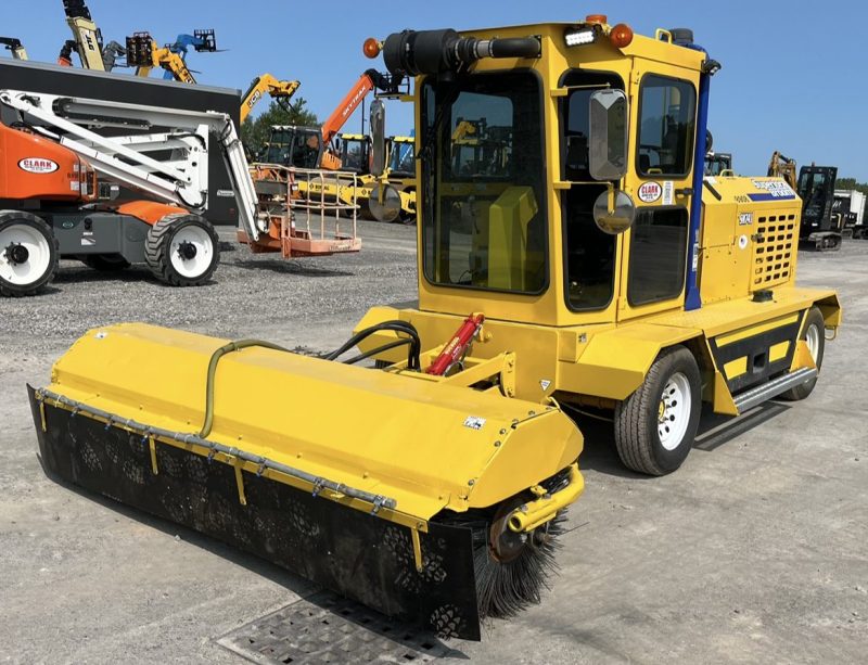 **SUPERIOR SM74J SELF PROPELLED BROOM